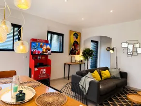 Elegant 100 m² apartment with terrace - Image 3