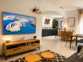 Elegant 100 m² apartment with terrace - Image 4