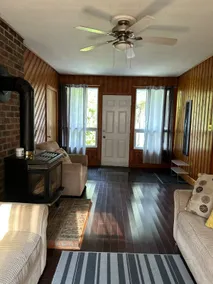 Cozy Bungalow in Belleville - Image 4