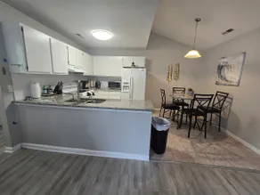 Cozy Stay in the Heart of Everything - Image 2