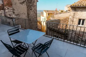Panoramic Terrace & Comfort in the Heart of Todi - Image 2