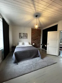 Unique & comfy apartment with free parking &Wifi - Image 3