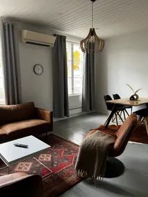 Unique & comfy apartment with free parking &Wifi - Image 5