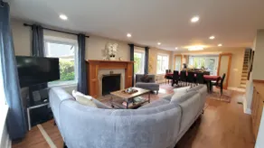 Luxury Lakeside 6-8BR Home + Rec Rm + Billiards - Image 5