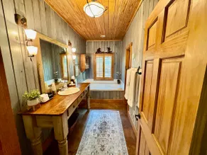 Romantic Boutique Private Cabin near Mt Vernon, TX - Image 2