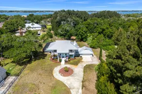 Waterfront Estate Heated Pool Sleeps 15 - Image 5