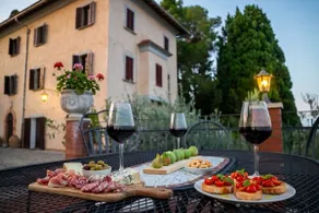 Exclusive and private villa with pool and frescoes - Image 4