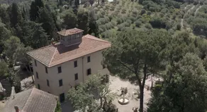 Exclusive and private villa with pool and frescoes - Image 2