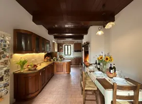 Exclusive and private villa with pool and frescoes - Image 5