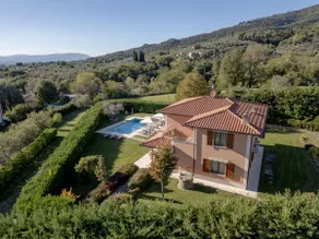 Villa in Tuscany with Private Pool & Views - Image 4