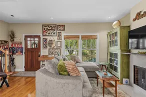 Quiet Oasis - Unique, Hip & Homey - 10 mins to DT - Image 3