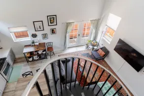 Modern stylish guesthouse central to everything! - Image 3