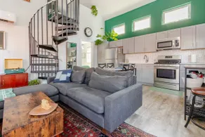 Modern stylish guesthouse central to everything! - Image 5