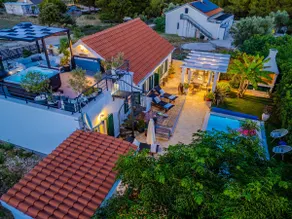 Nature Escape House with Heated Pool & Jacuzzi - Image 2