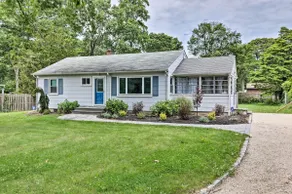 Hamptons Bay Home on Shinnecock Bay w/ Yard! - Image 3