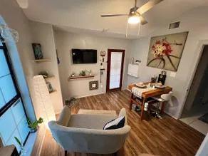 Duplex, Minutes from Mall and Restaurants - Image 3