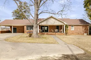Entire house, huge yard, quiet acreage - Image 5