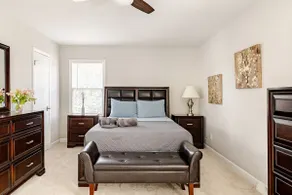 Entire house, huge yard, quiet acreage - Image 3