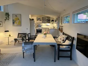 Cozy cottage 150m to water - Image 5