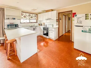14 Tecoma Ave - Image 3