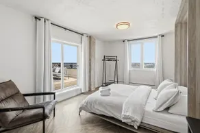Cosmopolitan | Private Rooftop Patio | UG Parking - Image 5