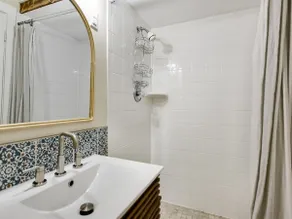 Sunshine Suite at Cabins on the Square Wimberley Square Cypress Creek - Image 5