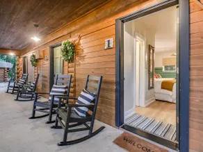 Sunshine Suite at Cabins on the Square Wimberley Square Cypress Creek - Image 3