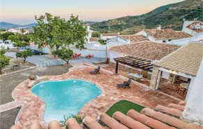 Stunning Home In Periana - Image 2