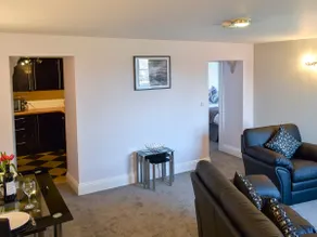 Garden View Apartment - Image 5