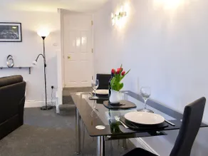 Garden View Apartment - Image 4