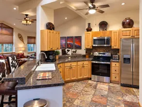 Avon Penthouse | Walk to Lake + Ski Shuttle - Image 4