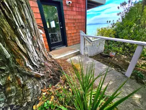 GORGEOUS BAYSIDE BUNGALOW WITH PRIVATE TERRACE - Image 3