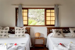 Hiana Bungalow – lagoon view with private beach - Image 3