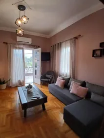 House Stella - Image 2
