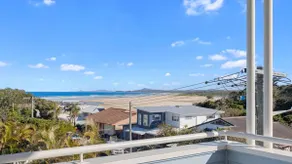 Boronia Beach House One - 650m to headland - Image 2