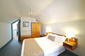 2 Bedroom Self Contained Apartment with Spa - Image 2