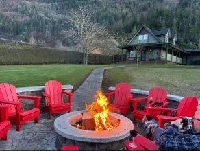 Country Escape with Massive Hot Tub - Image 4