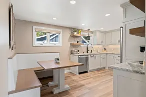 Fully Remodeled Home Walk to LambeauBarsResch - Image 4