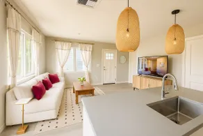 Golf Course View - 2 Bed and 2.5 Bathrooms - Image 3