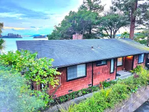 Beautiful Bayside Home Near Stunning San Francisco - Image 2