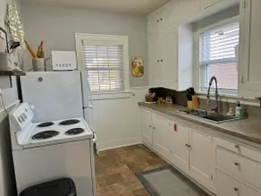 Charming Foxhollow Cottage 1 Bedroom with King Bed - Image 4