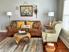 Charming Foxhollow Cottage 1 Bedroom with King Bed - Image 4