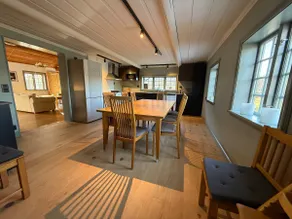 Large charming cottage 50m from lakefront and lift - Image 3