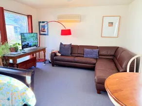 Bright, charming studio walkable to KU, downtown - Image 2