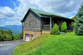 Charming 2-Bedroom Cabin with Mountain Views - Image 2