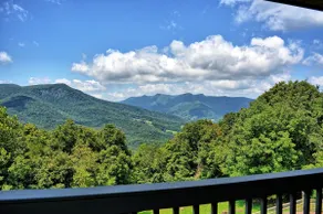 Charming 2-Bedroom Cabin with Mountain Views - Image 3