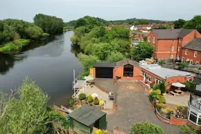 Beautiful waterside lodge on the river bank - Image 2