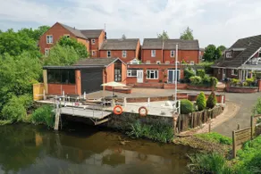 Beautiful waterside lodge on the river bank - Image 3