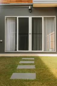 Brand new luxury 3 Beds +Parking 3.5kms from CBD - Image 2