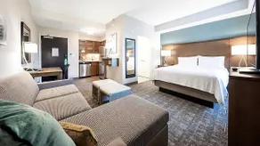 Great Find! Free Breakfast, Onsite Pool - Image 2